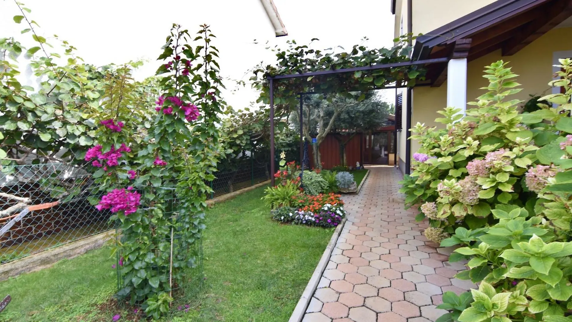 Apartments With A Parking Space Umag - 22464